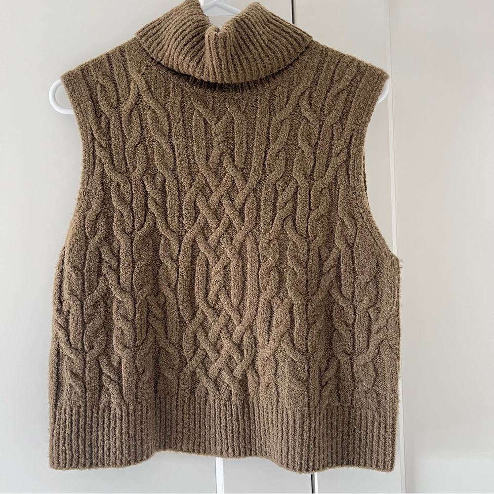 100% wool Vince knot sweater vest medium